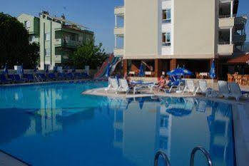 Candan Marmaris